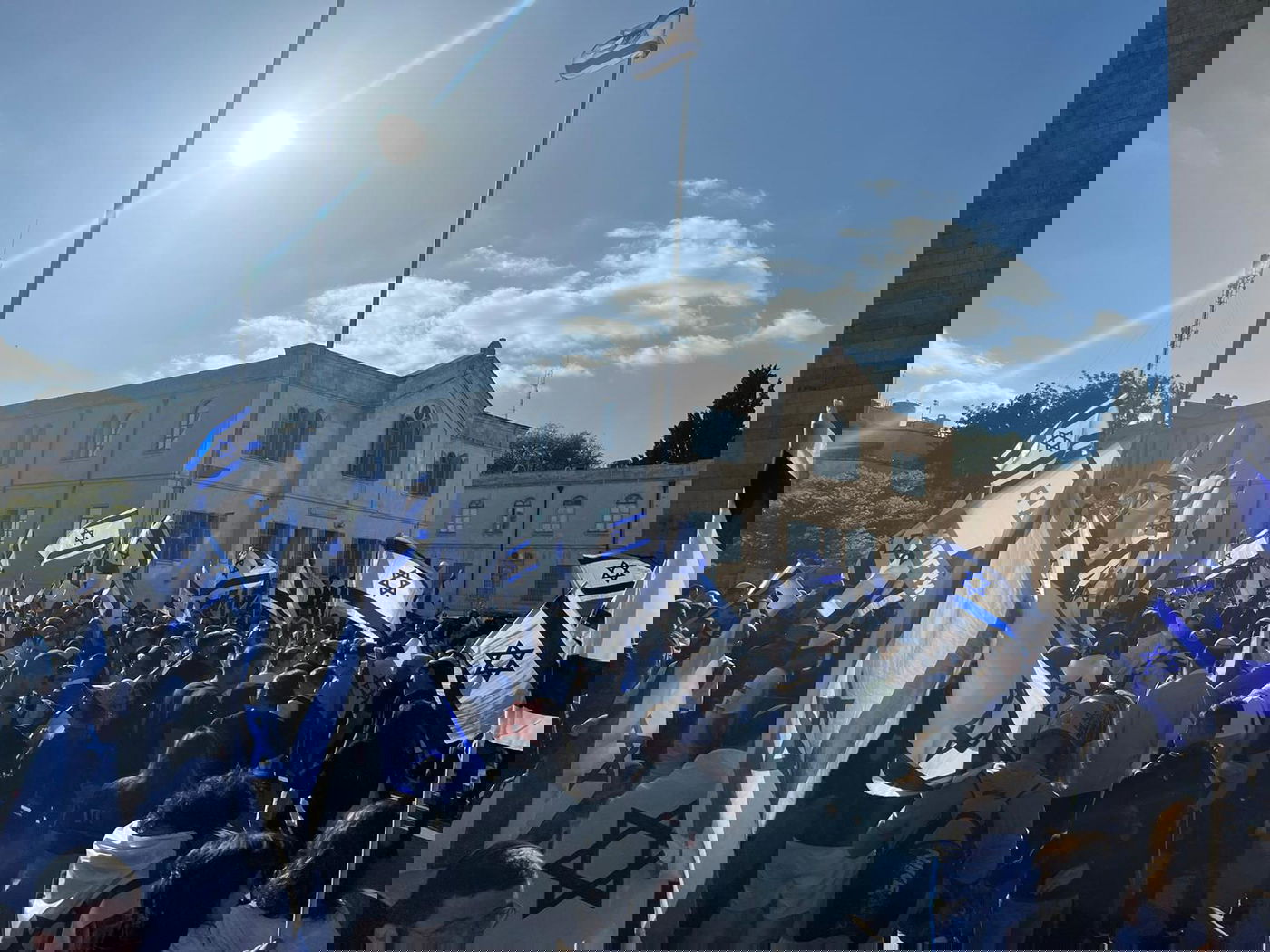 מאות בכיכר ספרא מפגינים כנגד גל הטרור