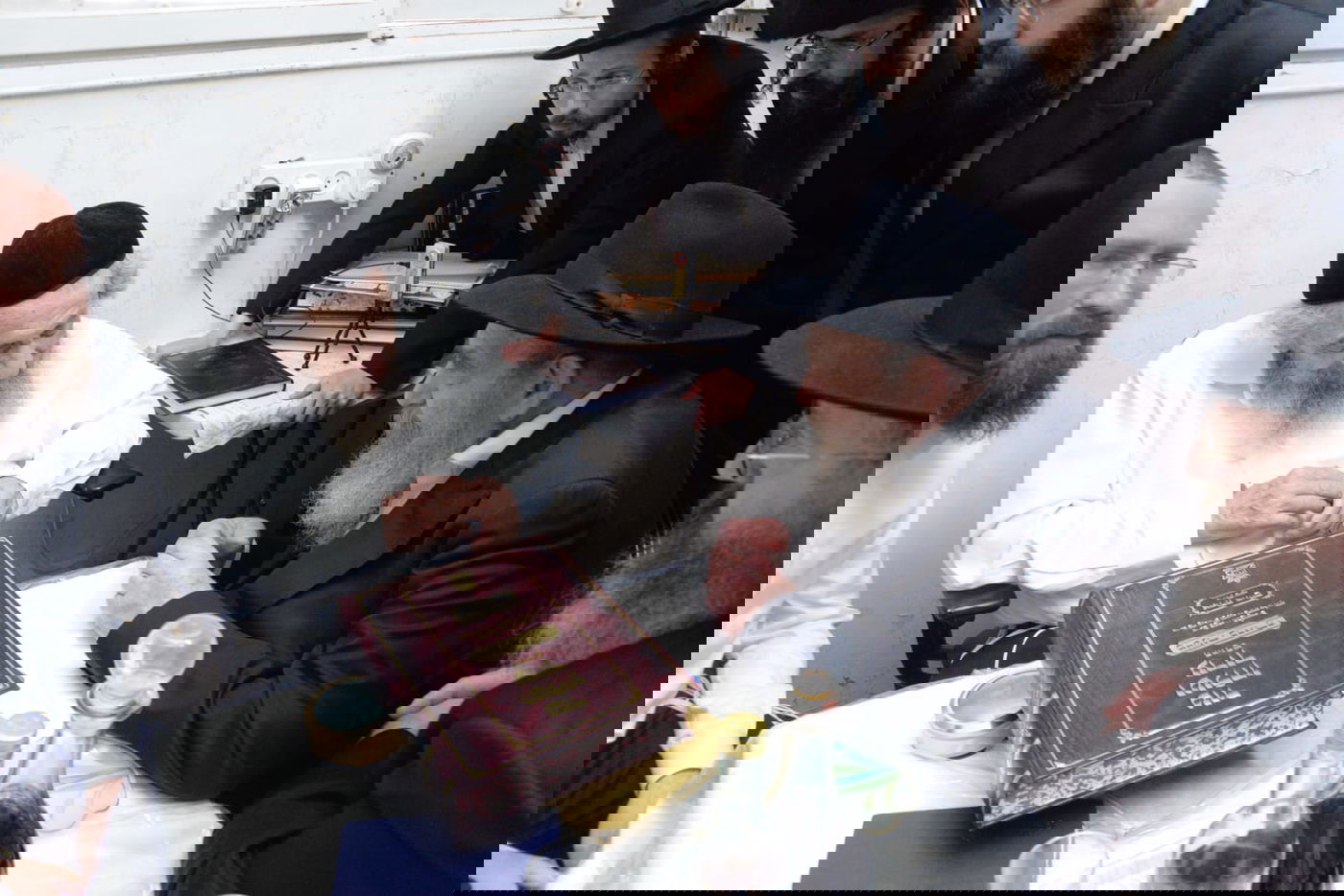 הגאון רבי דב לנדו וראש הישיבה מחב"ד