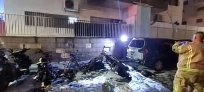 אופנועים הוצתו בבני ברק; המשטרה חוקרת