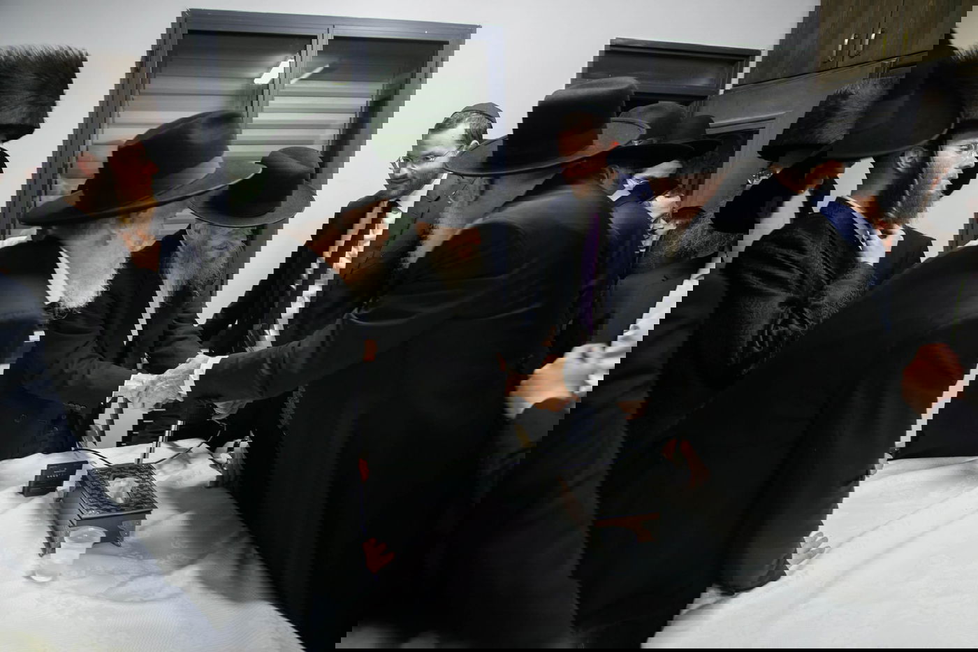 המשגיח תהה: למה לא מבקשים לעשות מיליונים?