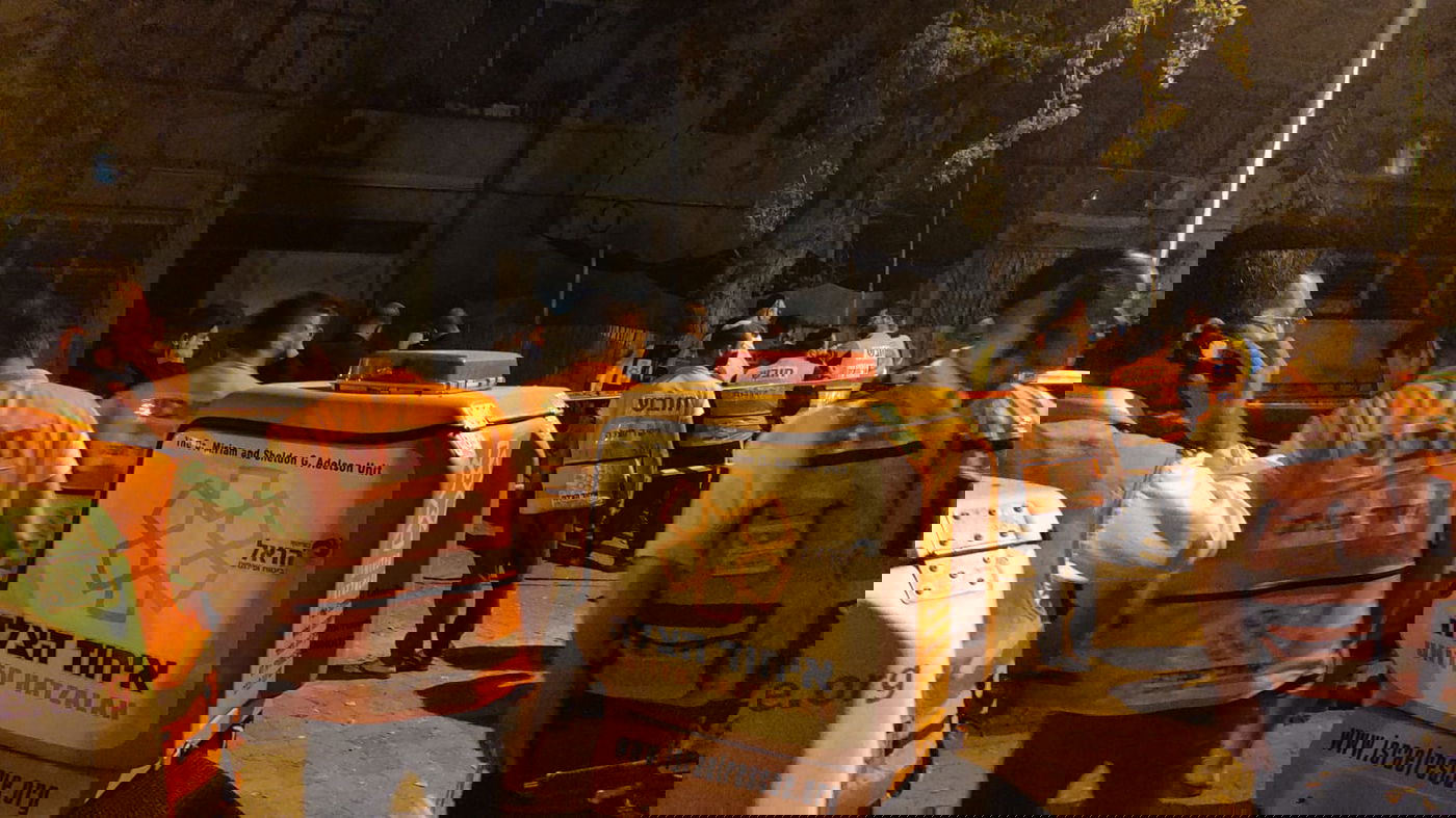 שריפה במבנה בנתניה: שניים במצב קשה