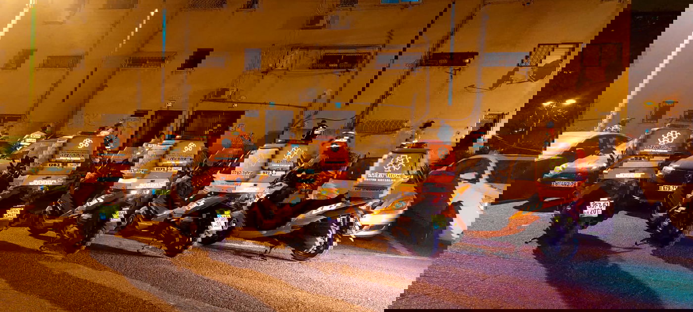 שריפה במבנה בנתניה: שניים במצב קשה