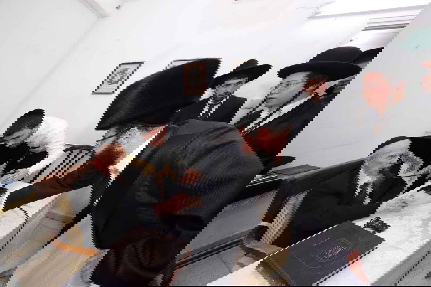 תיעוד מסכם: אלפים עלו לביתו של ראש הישיבה בחג הפסח