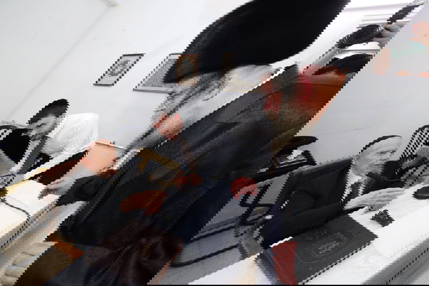 תיעוד מסכם: אלפים עלו לביתו של ראש הישיבה בחג הפסח