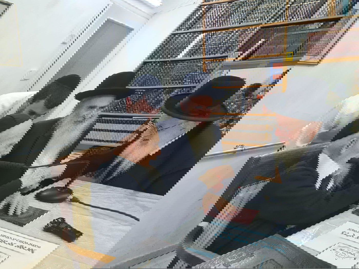 תיעוד מסכם: אלפים עלו לביתו של ראש הישיבה בחג הפסח