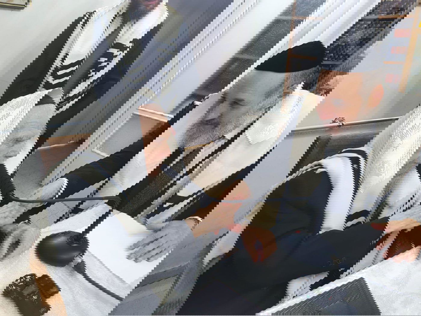 תיעוד מסכם: אלפים עלו לביתו של ראש הישיבה בחג הפסח