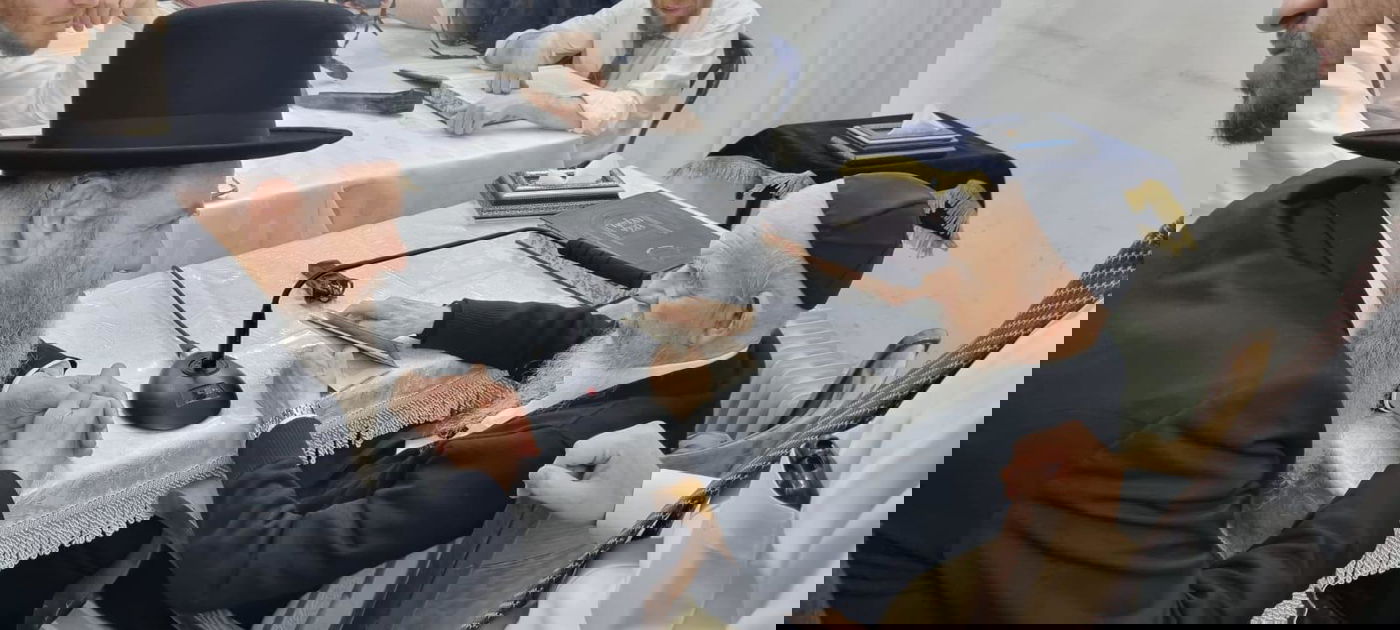 תיעוד מסכם: אלפים עלו לביתו של ראש הישיבה בחג הפסח