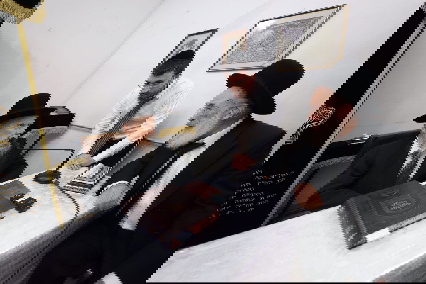 תיעוד מסכם: אלפים עלו לביתו של ראש הישיבה בחג הפסח