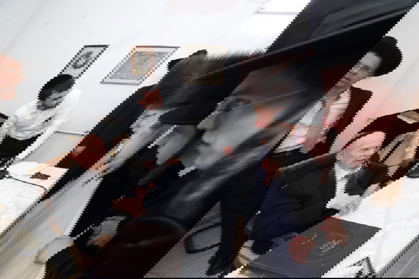 תיעוד מסכם: אלפים עלו לביתו של ראש הישיבה בחג הפסח