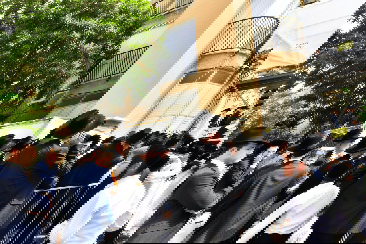 תיעוד מסכם: אלפים עלו לביתו של ראש הישיבה בחג הפסח