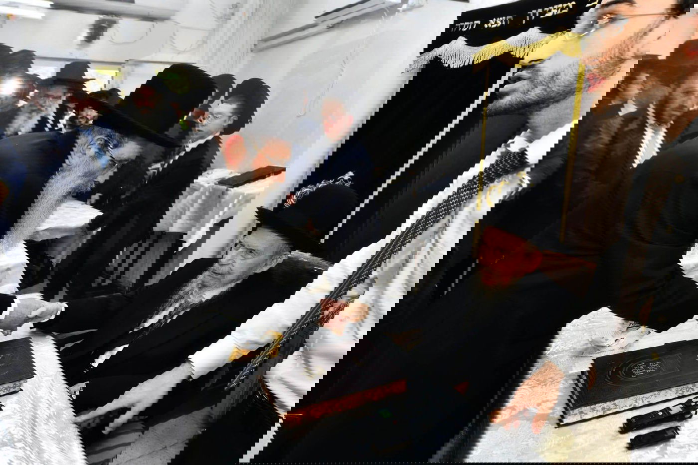 תיעוד מסכם: אלפים עלו לביתו של ראש הישיבה בחג הפסח