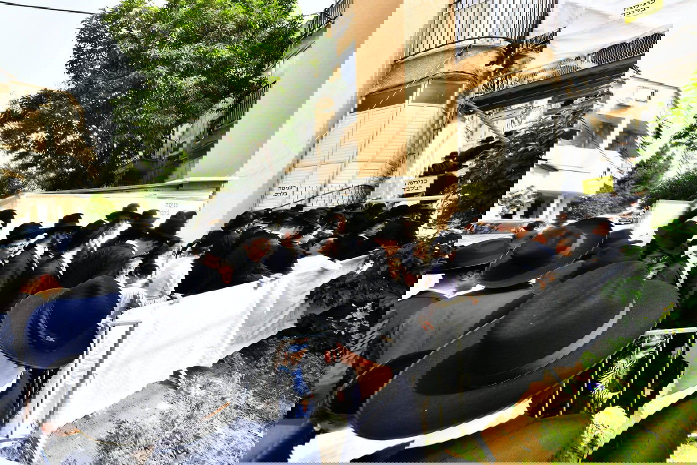 תיעוד מסכם: אלפים עלו לביתו של ראש הישיבה בחג הפסח