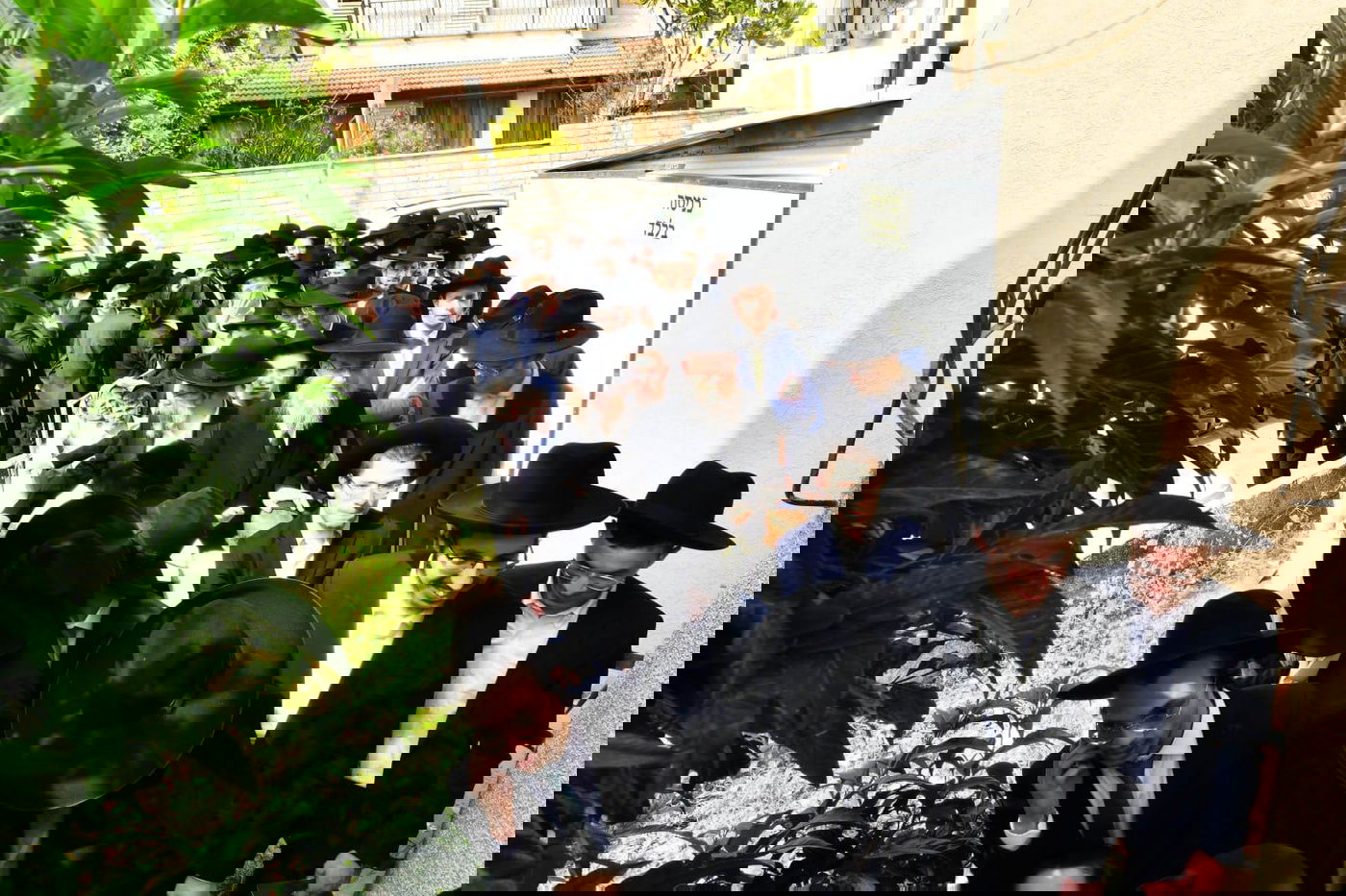 תיעוד מסכם: אלפים עלו לביתו של ראש הישיבה בחג הפסח