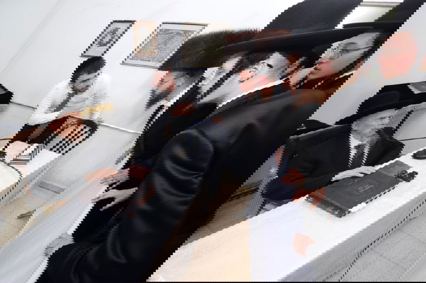 תיעוד מסכם: אלפים עלו לביתו של ראש הישיבה בחג הפסח