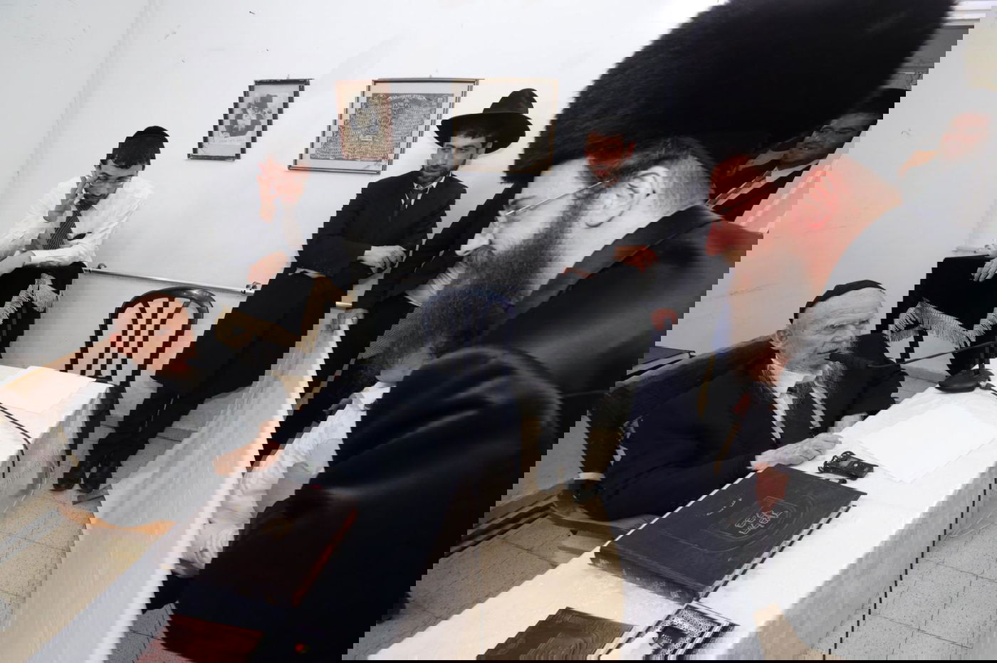 תיעוד מסכם: אלפים עלו לביתו של ראש הישיבה בחג הפסח