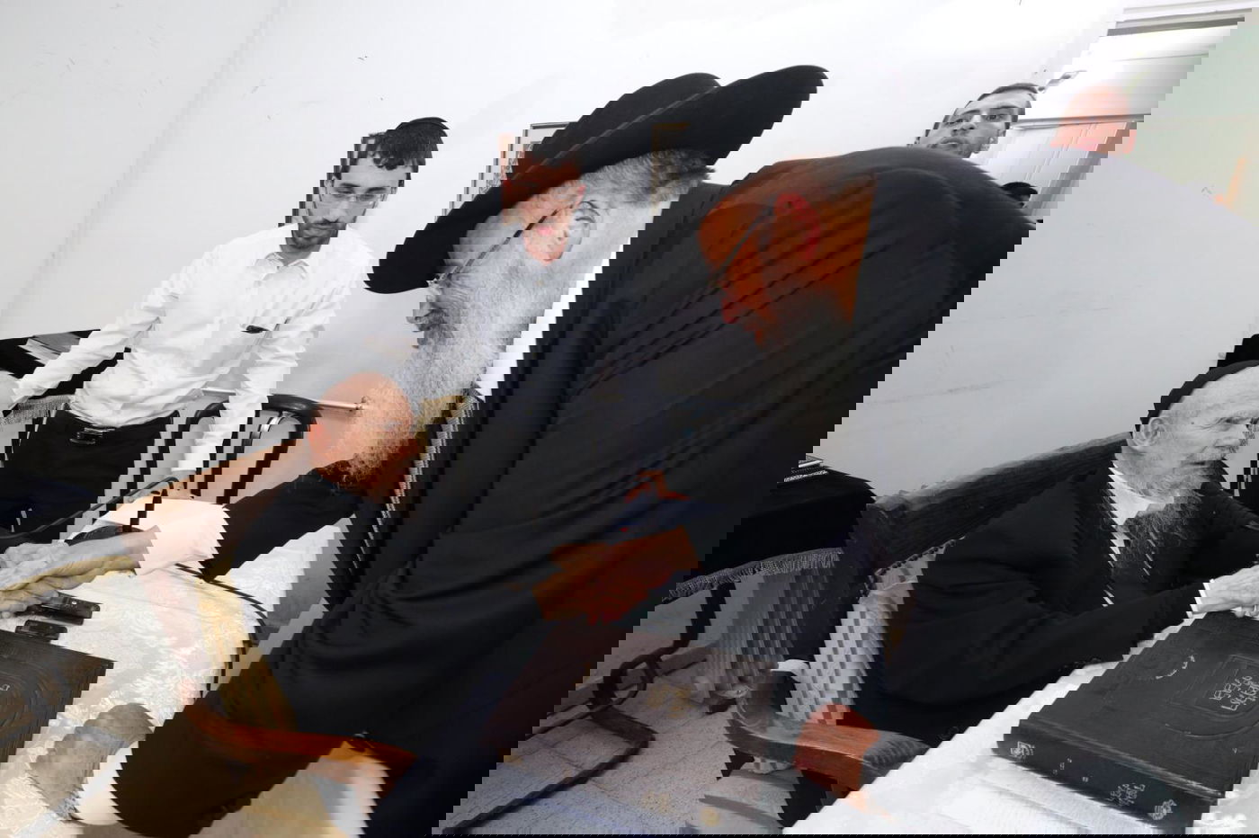 תיעוד מסכם: אלפים עלו לביתו של ראש הישיבה בחג הפסח