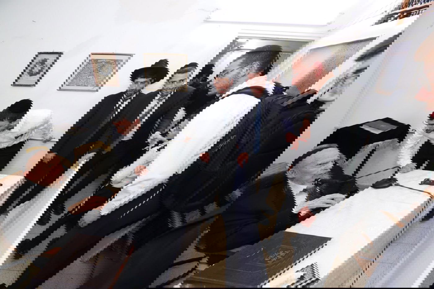 תיעוד מסכם: אלפים עלו לביתו של ראש הישיבה בחג הפסח