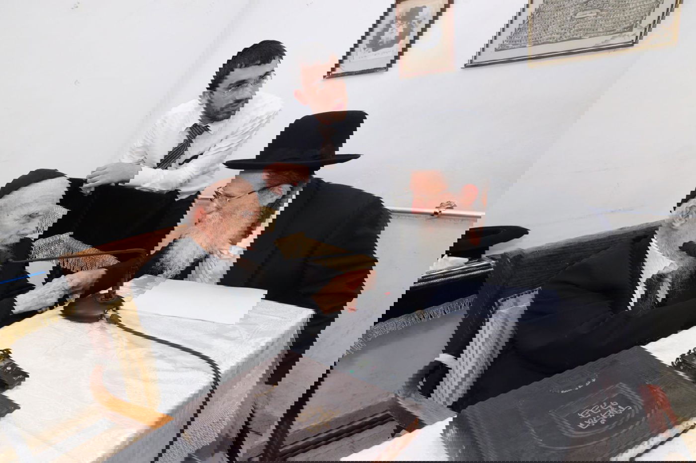 תיעוד מסכם: אלפים עלו לביתו של ראש הישיבה בחג הפסח