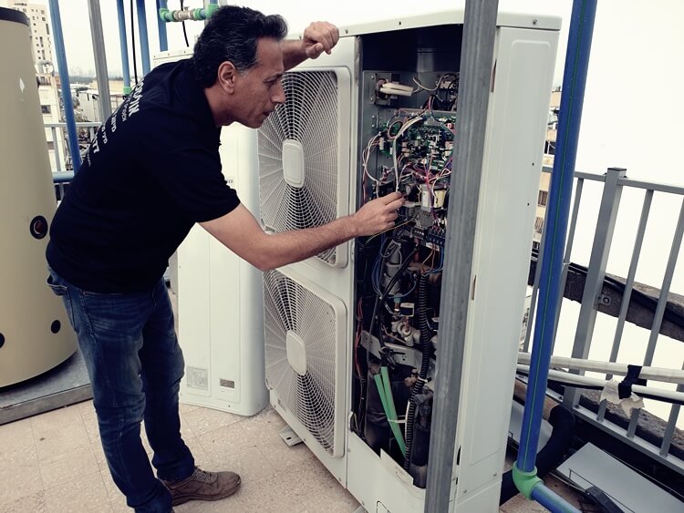 מזגן הוא מוצר חשמלי הדורש פירוק, הרכבה מורכבת של חלקי חילוף שונים ולעיתים גם קידוחים בקיר