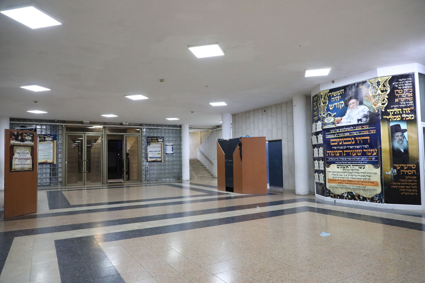 נדבורנה: החסידים למדו ברציפות וקיבלו מהרבי בקבוק יין