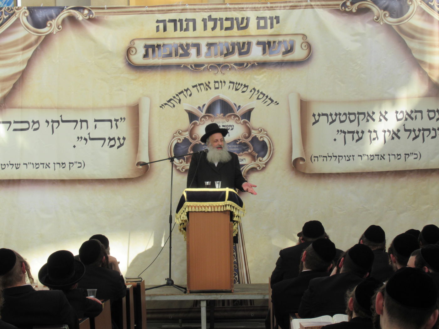 נדבורנה: החסידים למדו ברציפות וקיבלו מהרבי בקבוק יין