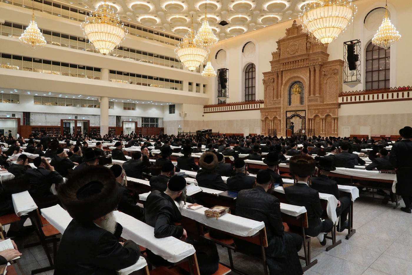 חג הפסח בצאנז - והדרשה של בן האדמו"ר