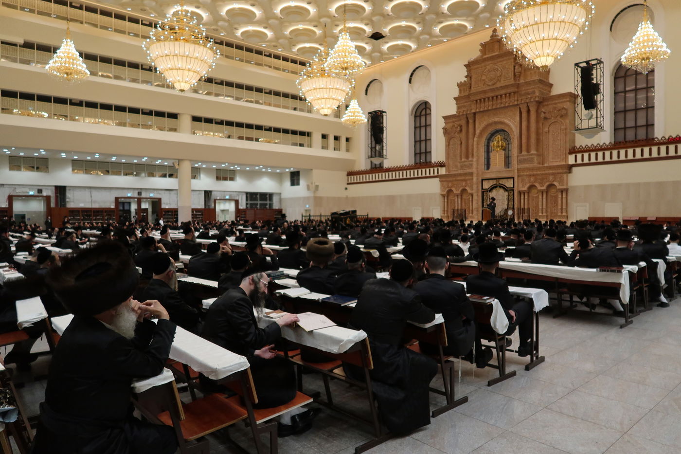 חג הפסח בצאנז - והדרשה של בן האדמו"ר