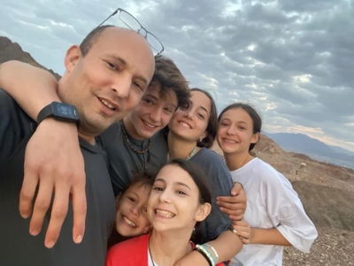 רה"מ בטיול עם משפחתו