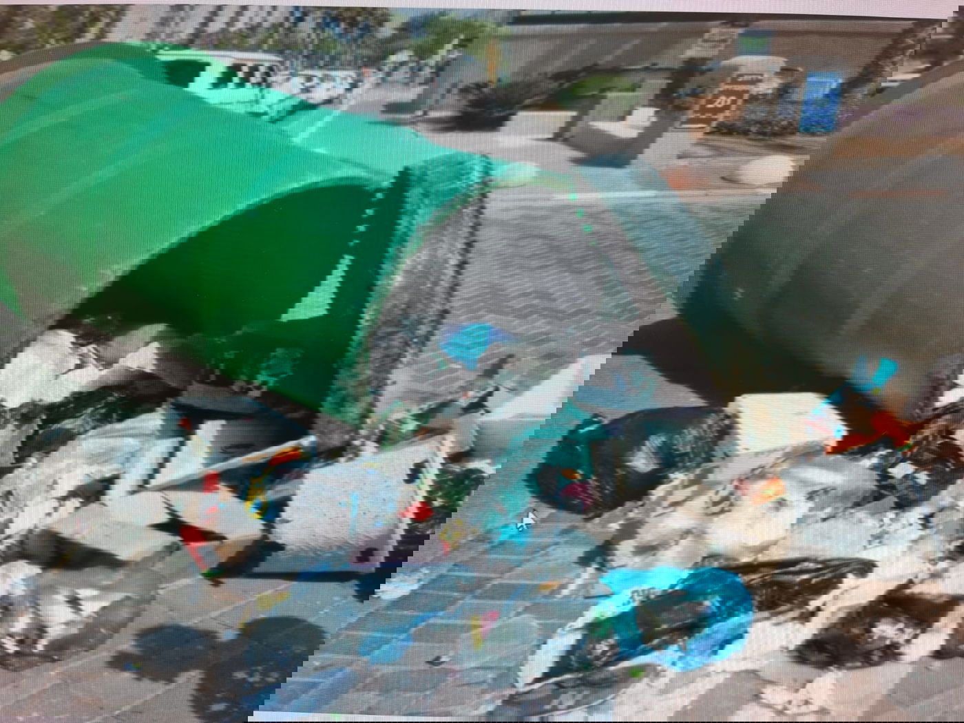 תושב אשדוד נפל לתוך פח אשפה מוטמן