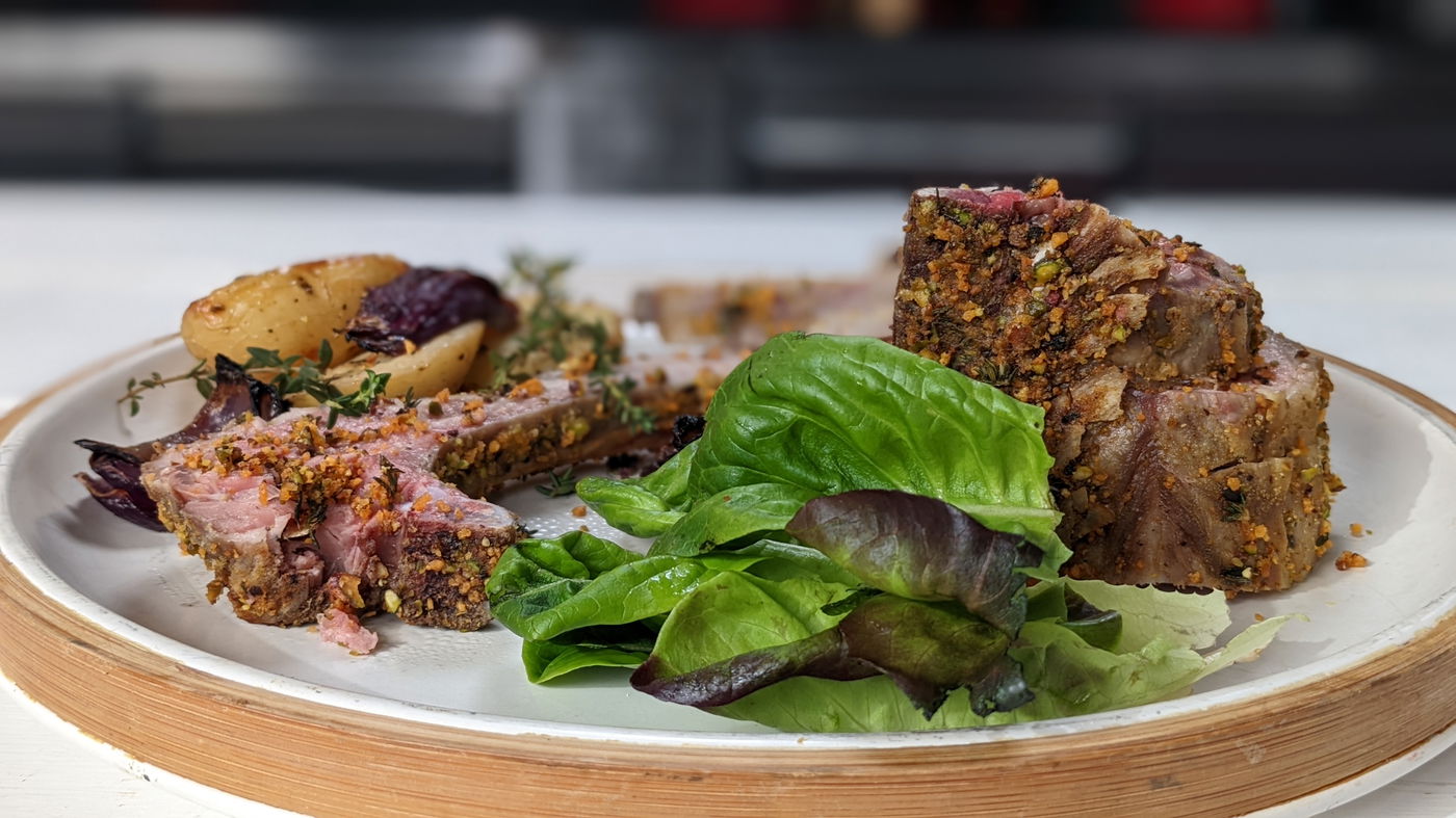 ספיישל צלעות כבש בציפוי פיסטוק