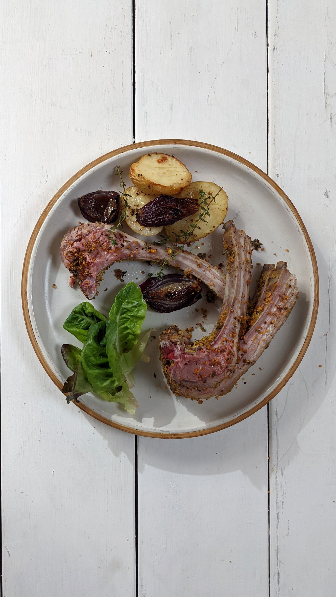 ספיישל צלעות כבש בציפוי פיסטוק