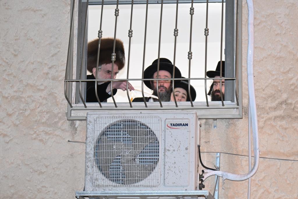 הרבי למד עם הבחור היתום: מראות חג הפסח בויז'ניץ