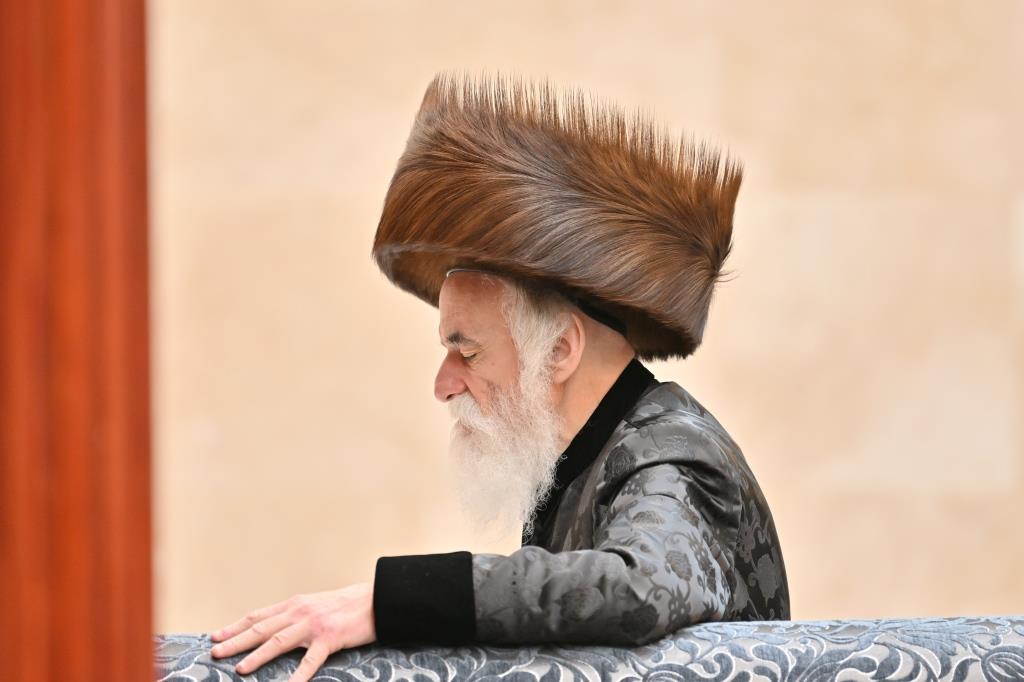 הרבי למד עם הבחור היתום: מראות חג הפסח בויז'ניץ