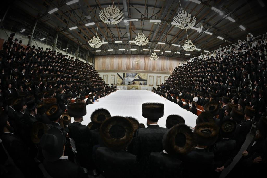 הרבי למד עם הבחור היתום: מראות חג הפסח בויז'ניץ