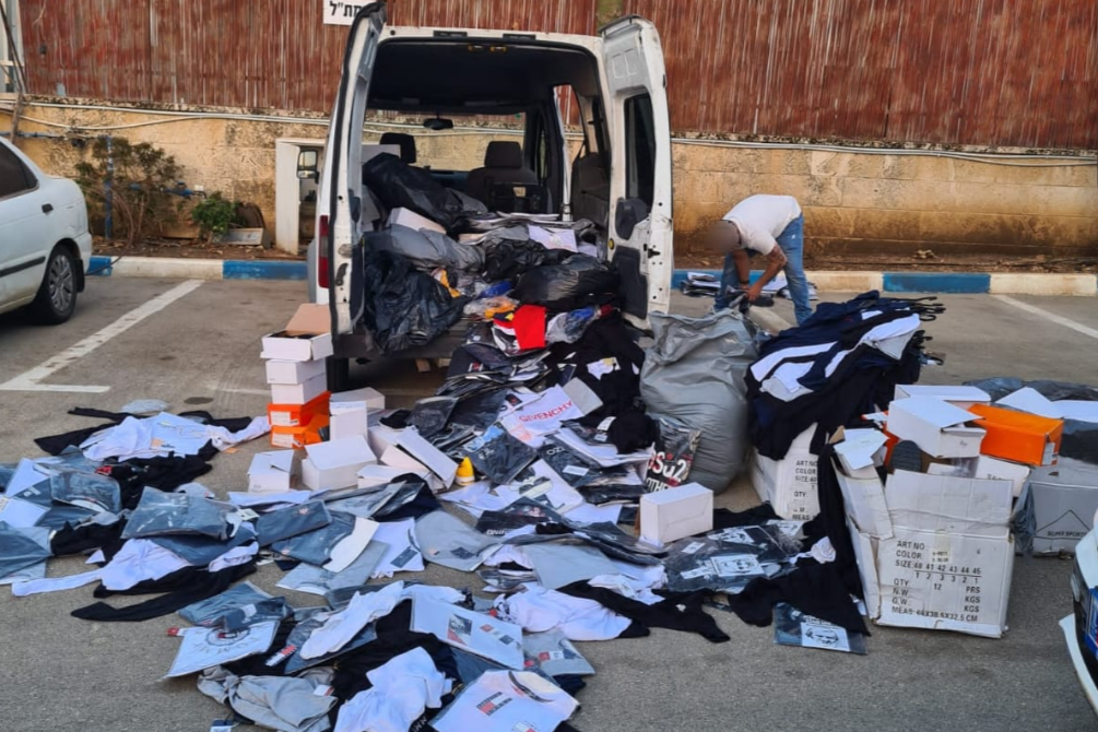 מאות פרטי לבוש החשודים כמזויפים הוחרמו