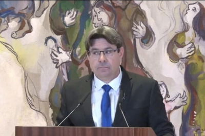 "לעולם לא אסלח". אקוניס בטקס.