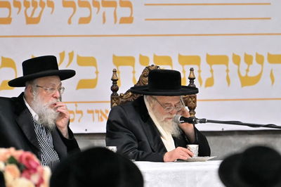 תיעוד: תולדות אהרן חנכה את הישיבה באלעד