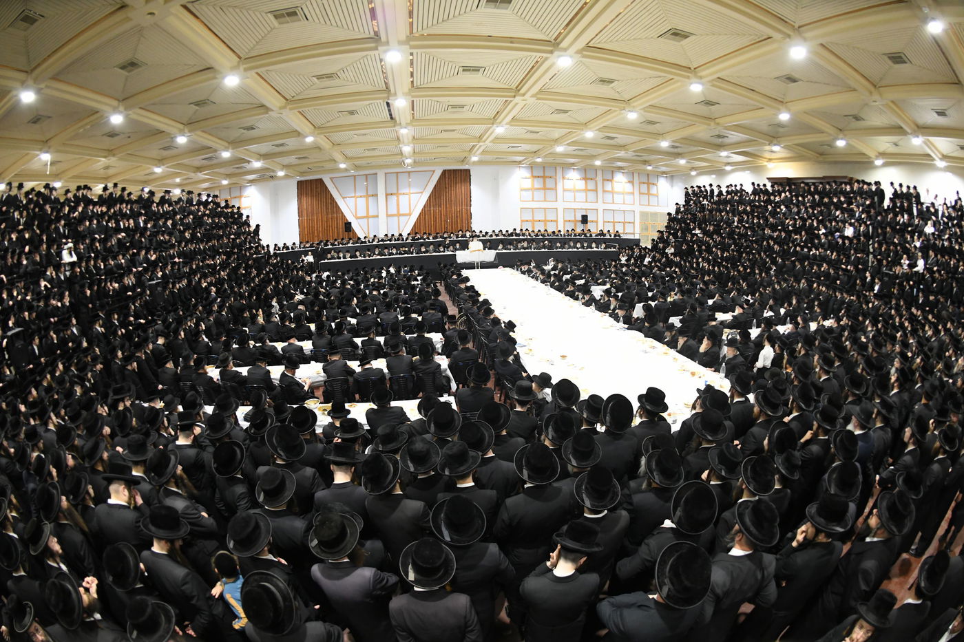 הרבי חילק תעודות למתמידים: הילולת ה'דברי חיים' בצאנז