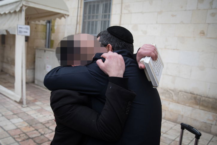 בן משפחת כדורי שנחשד ברצח ועורך דינו, בתום דיון בשנת 2019