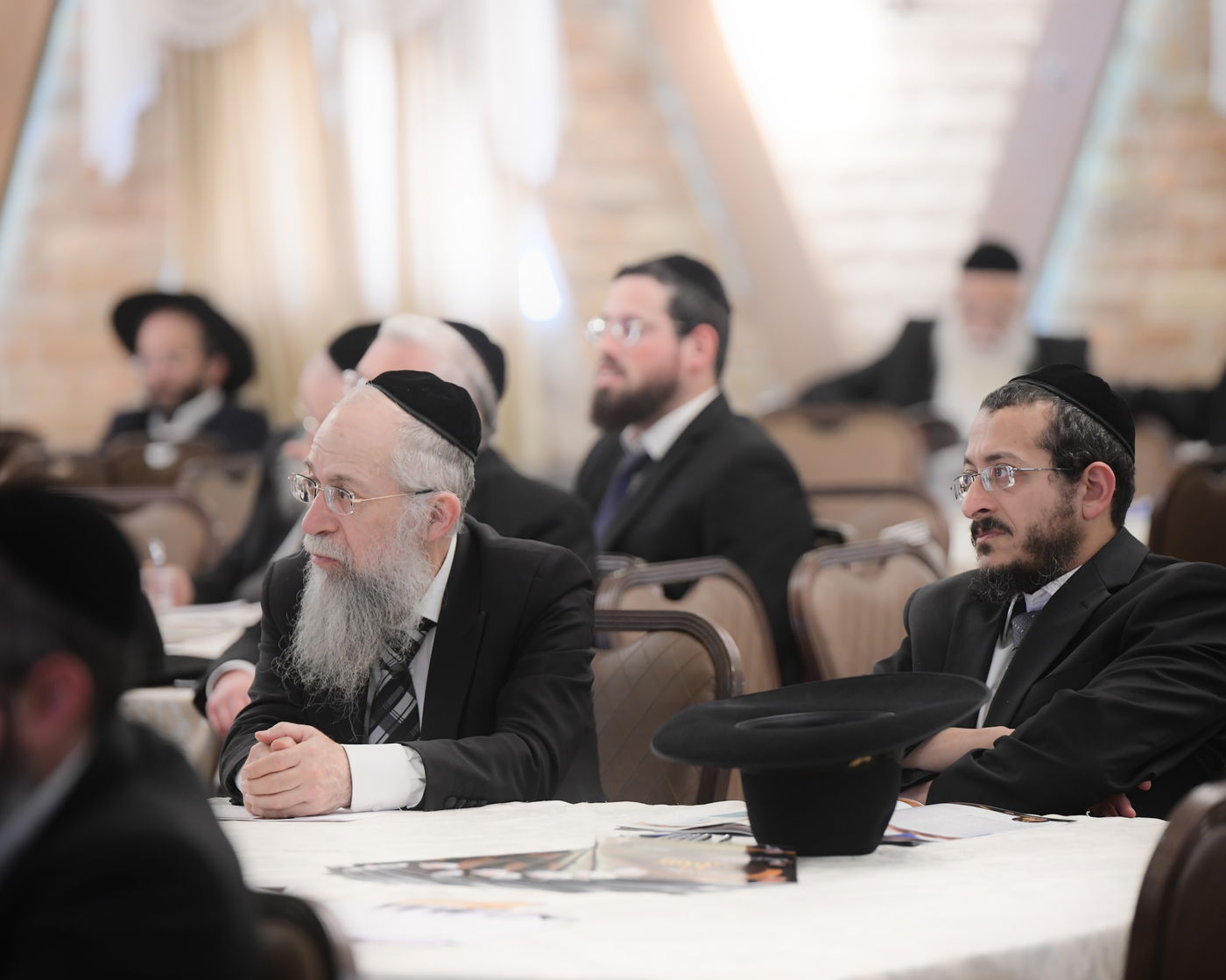 "ר"מ צריך להיות אוהב את הבריות; עם אהבה הוא משפיע"