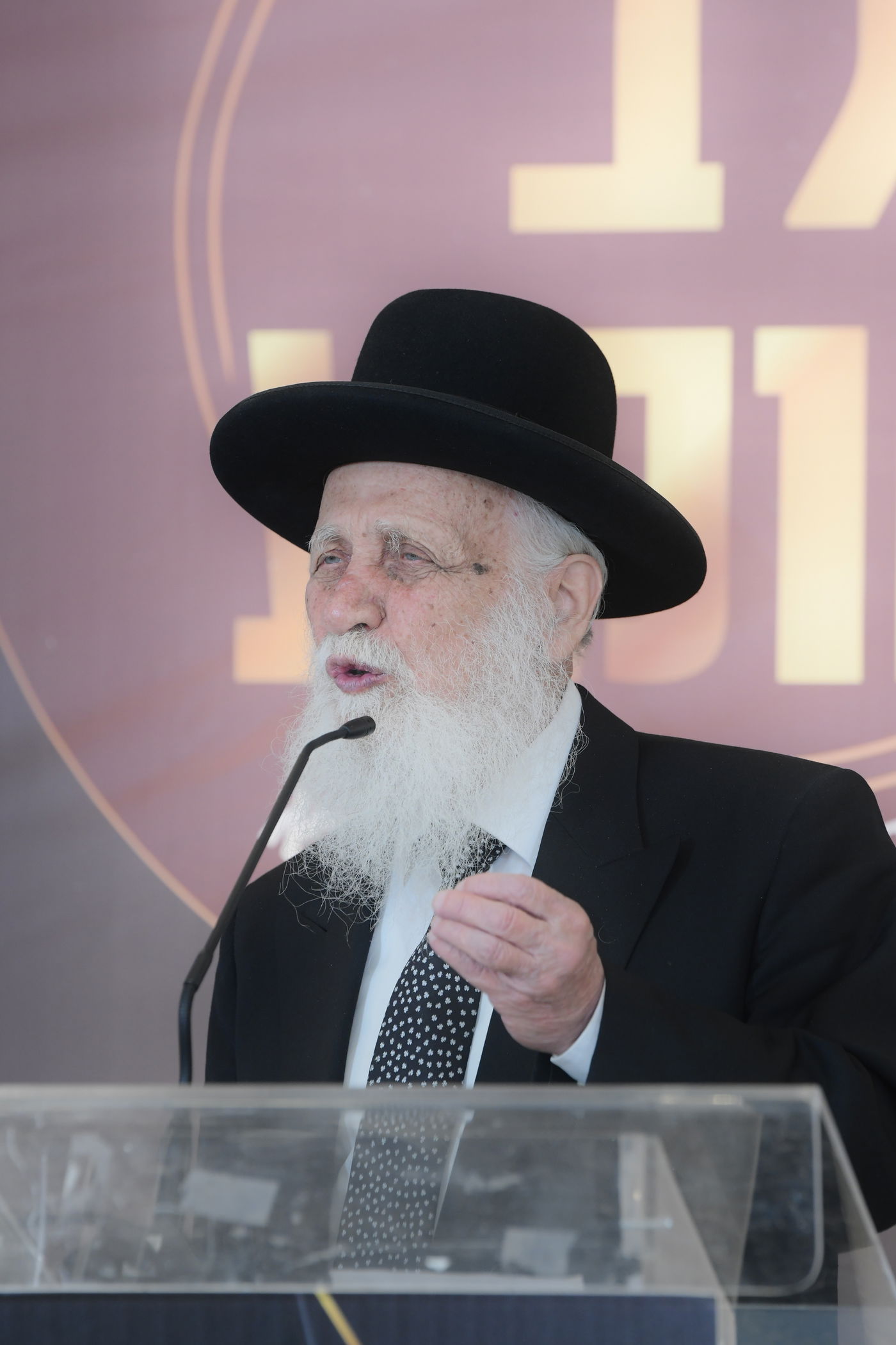 "ר"מ צריך להיות אוהב את הבריות; עם אהבה הוא משפיע"