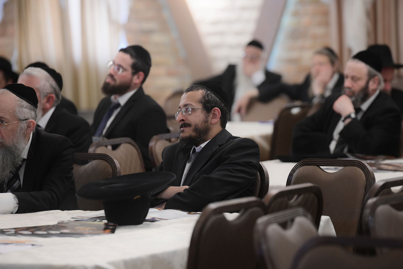 "ר"מ צריך להיות אוהב את הבריות; עם אהבה הוא משפיע"