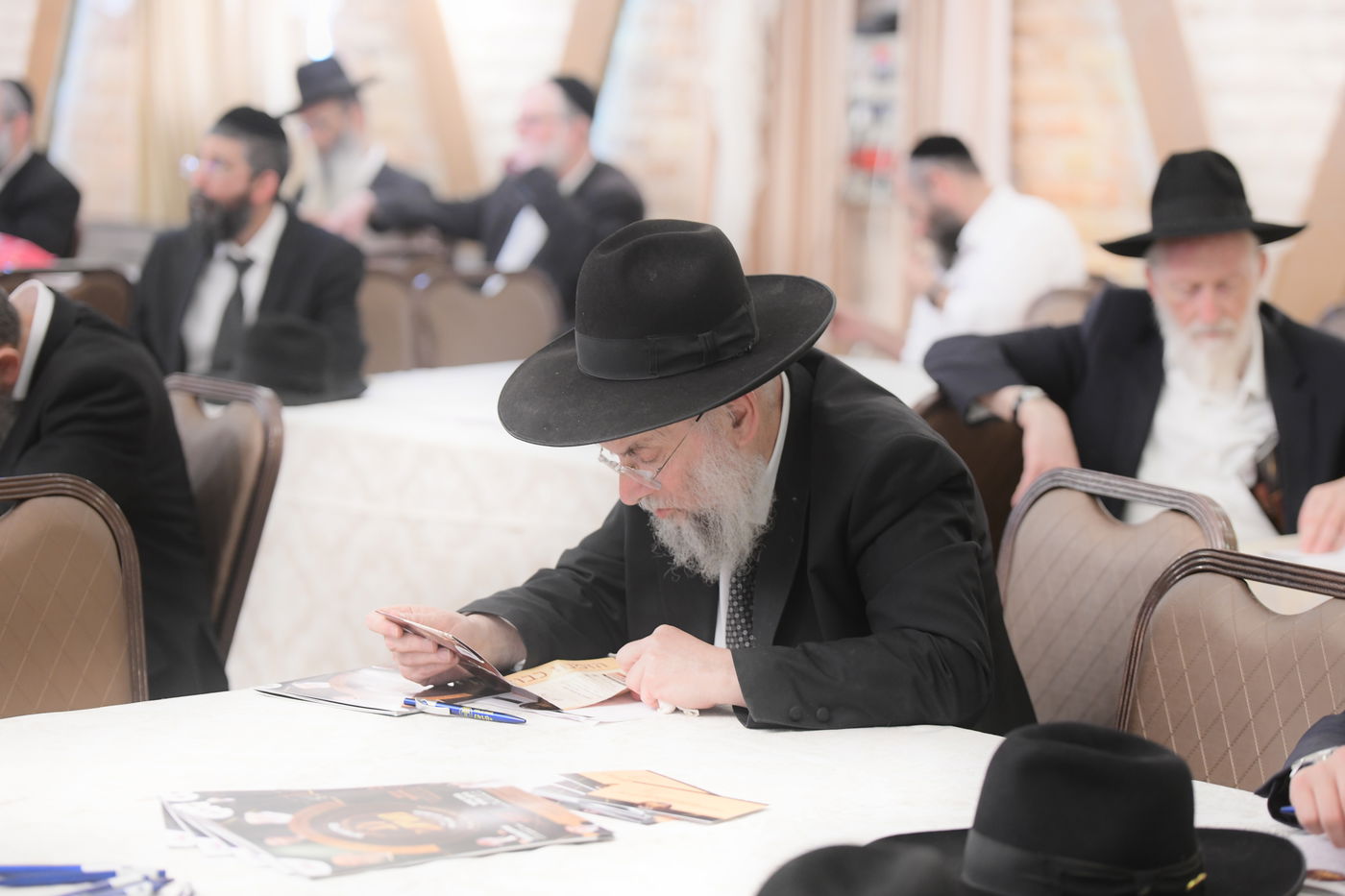 "ר"מ צריך להיות אוהב את הבריות; עם אהבה הוא משפיע"