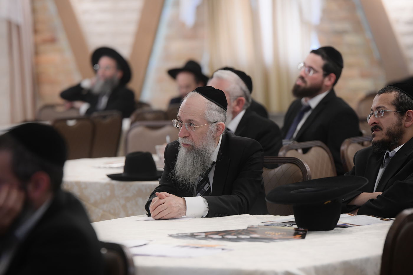 "ר"מ צריך להיות אוהב את הבריות; עם אהבה הוא משפיע"