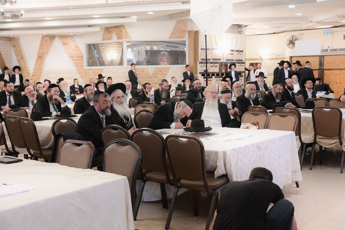 "ר"מ צריך להיות אוהב את הבריות; עם אהבה הוא משפיע"