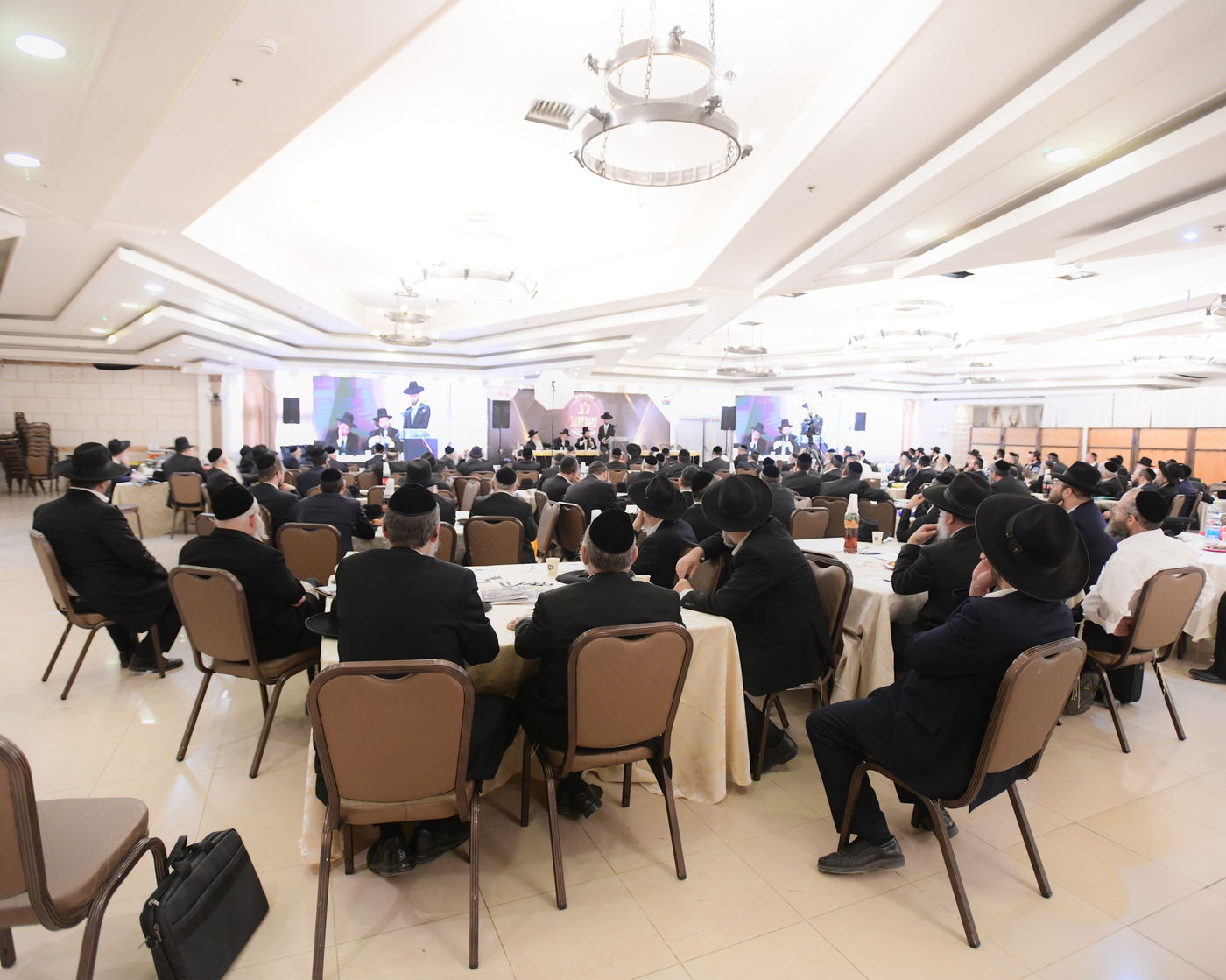 "ר"מ צריך להיות אוהב את הבריות; עם אהבה הוא משפיע"