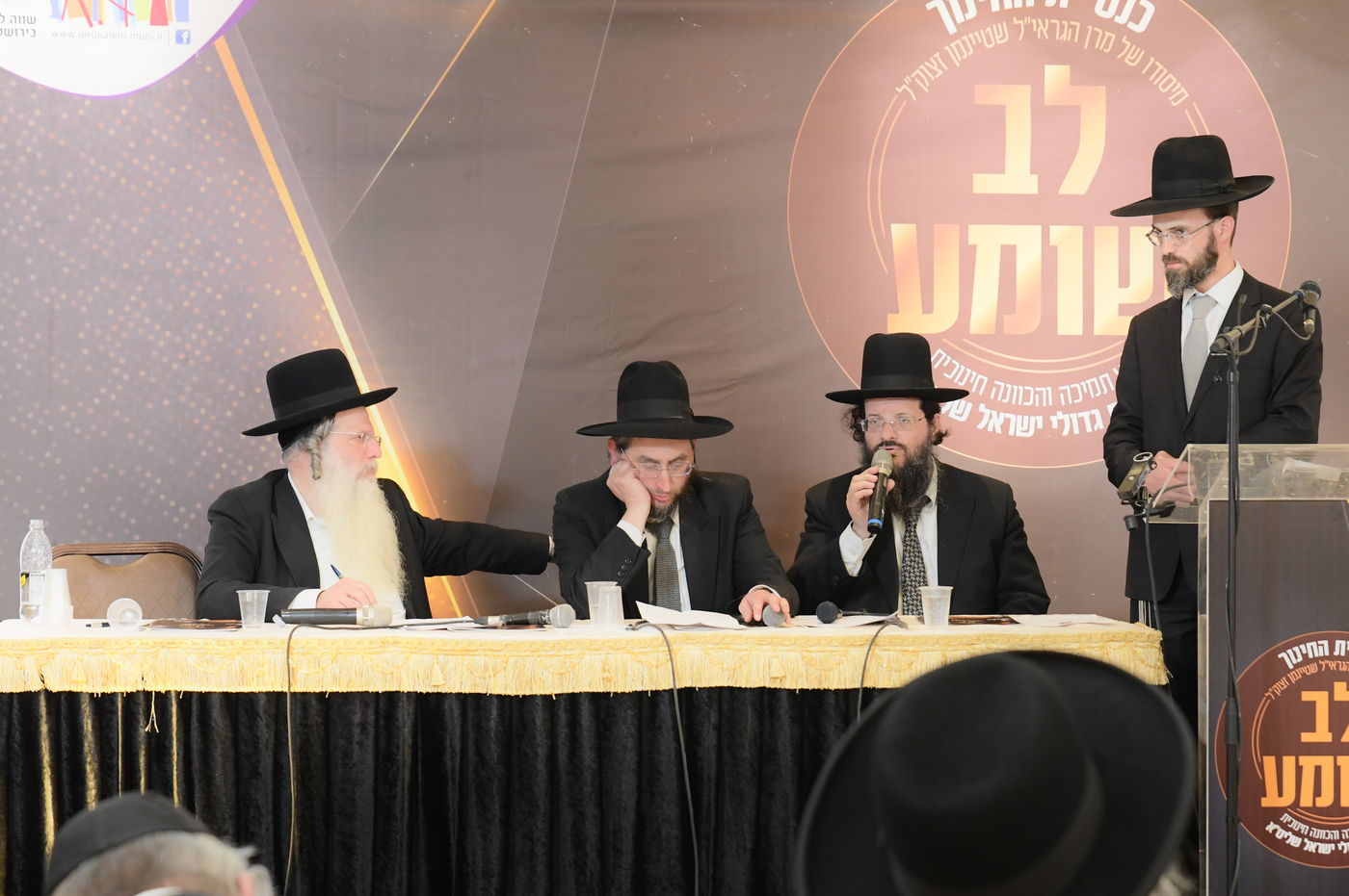 "ר"מ צריך להיות אוהב את הבריות; עם אהבה הוא משפיע"