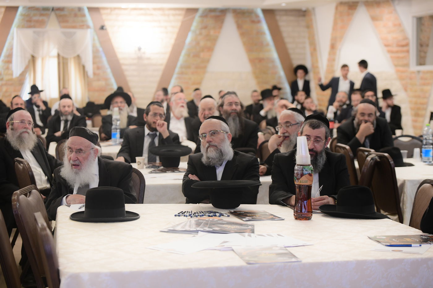 "ר"מ צריך להיות אוהב את הבריות; עם אהבה הוא משפיע"