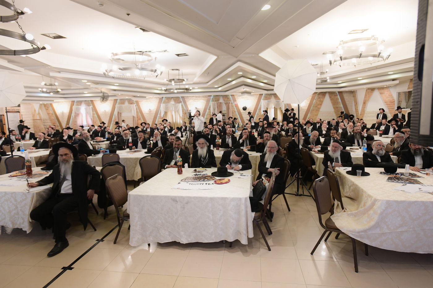 "ר"מ צריך להיות אוהב את הבריות; עם אהבה הוא משפיע"