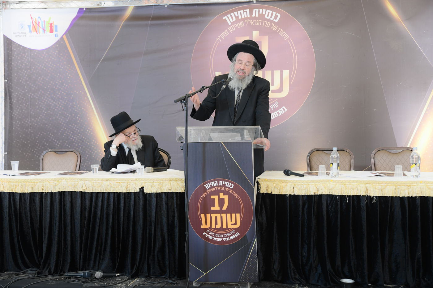 "ר"מ צריך להיות אוהב את הבריות; עם אהבה הוא משפיע"